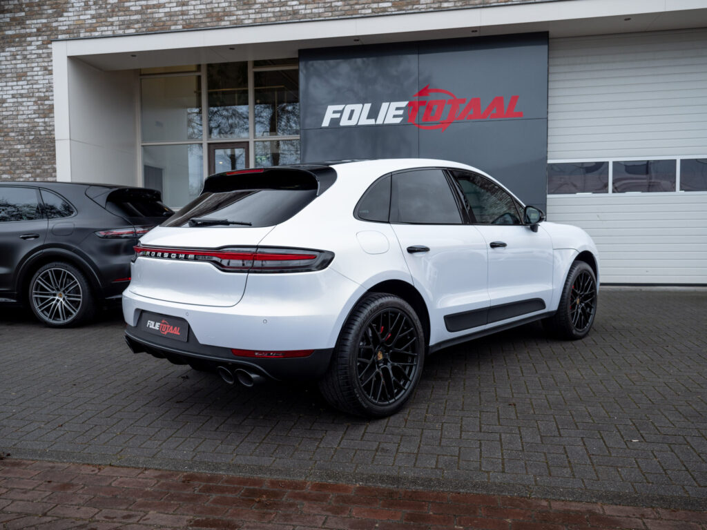 Porsche Macan Pearl Gold White