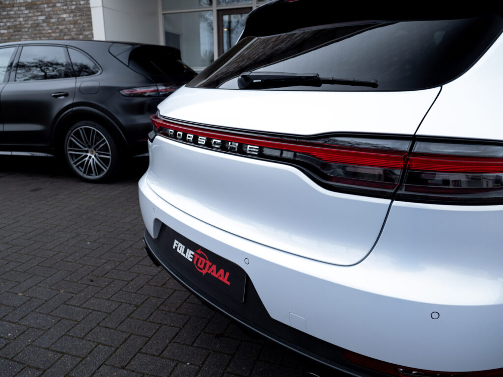 Porsche Macan Pearl Gold White