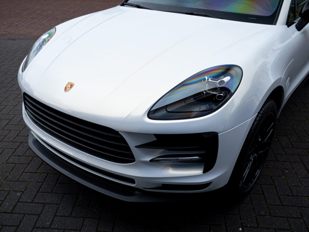 Porsche Macan Pearl Gold White