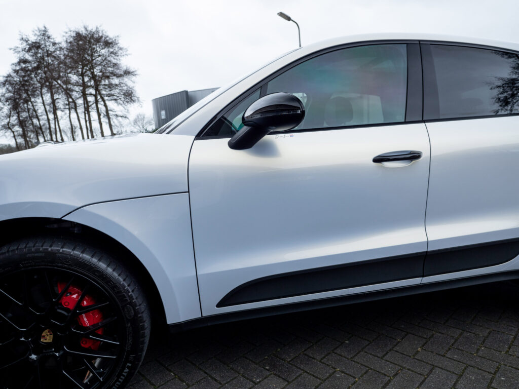 Porsche Macan Pearl Gold White