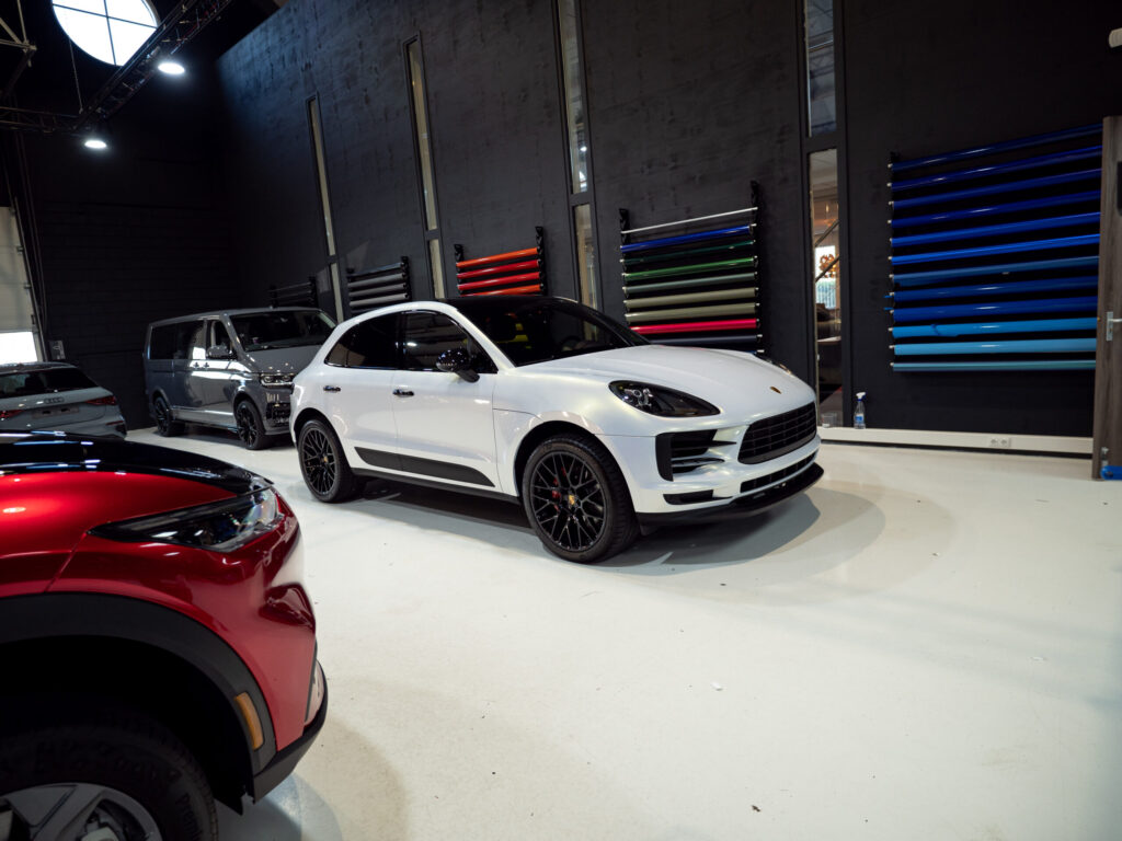 Porsche Macan Pearl Gold White