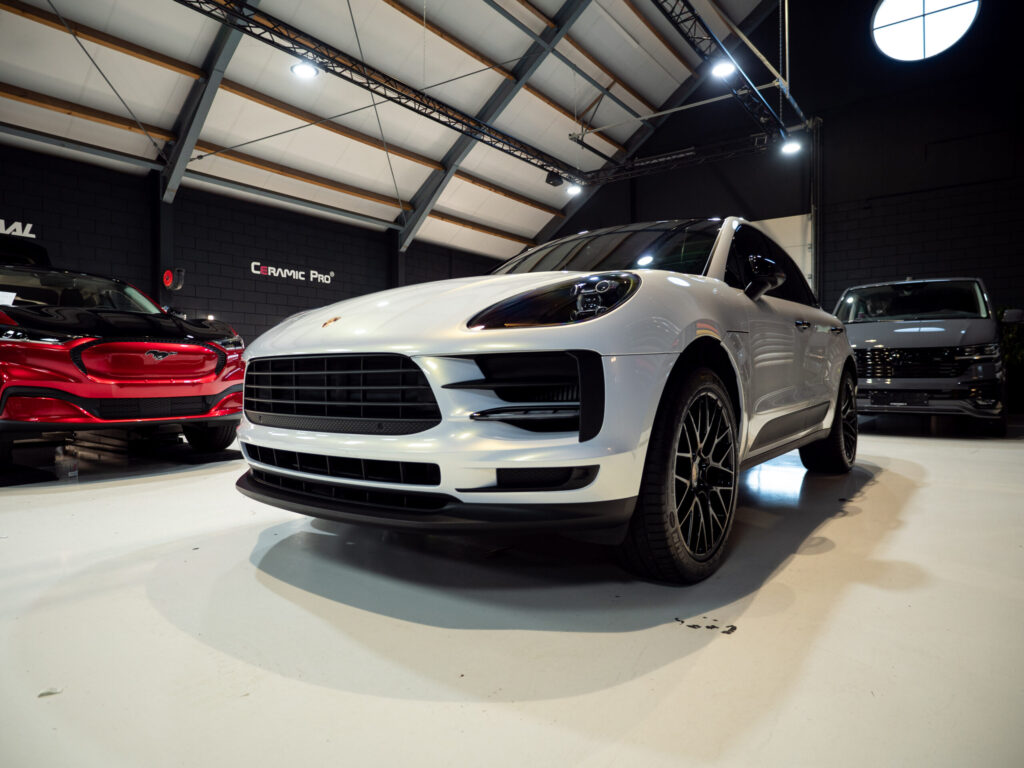 Porsche Macan Pearl Gold White