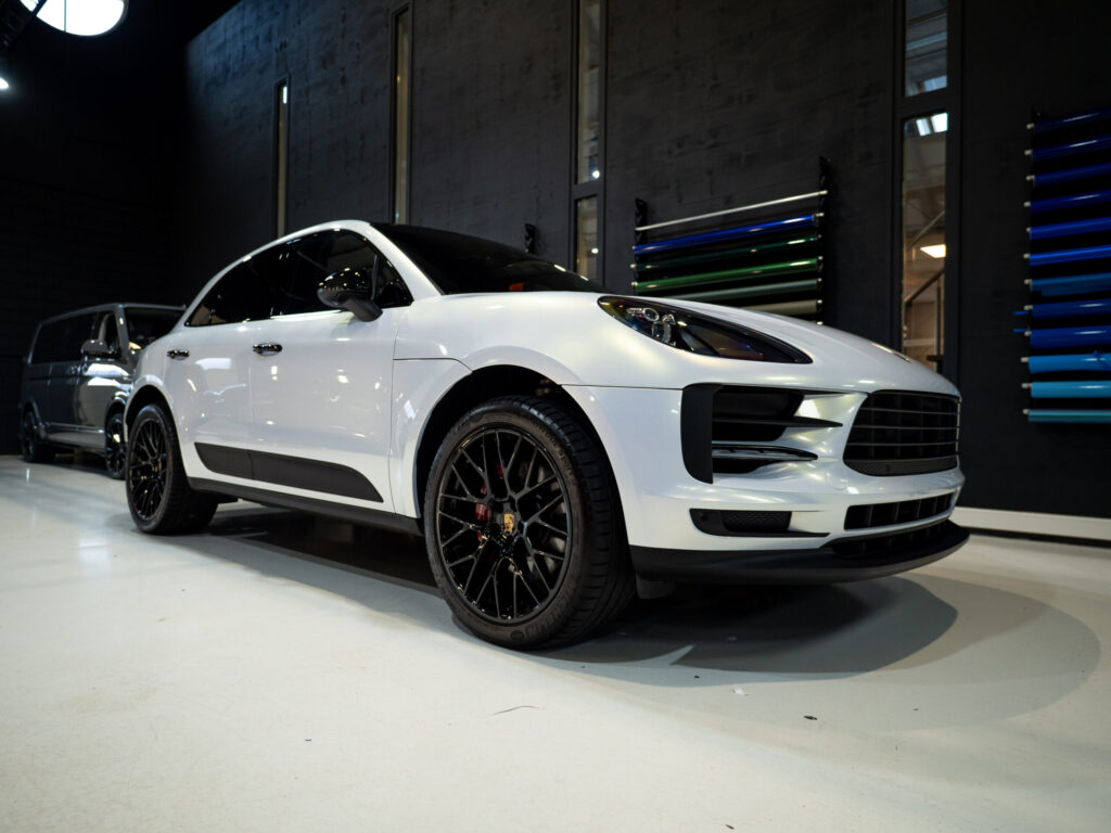 Porsche Macan Pearl Gold White