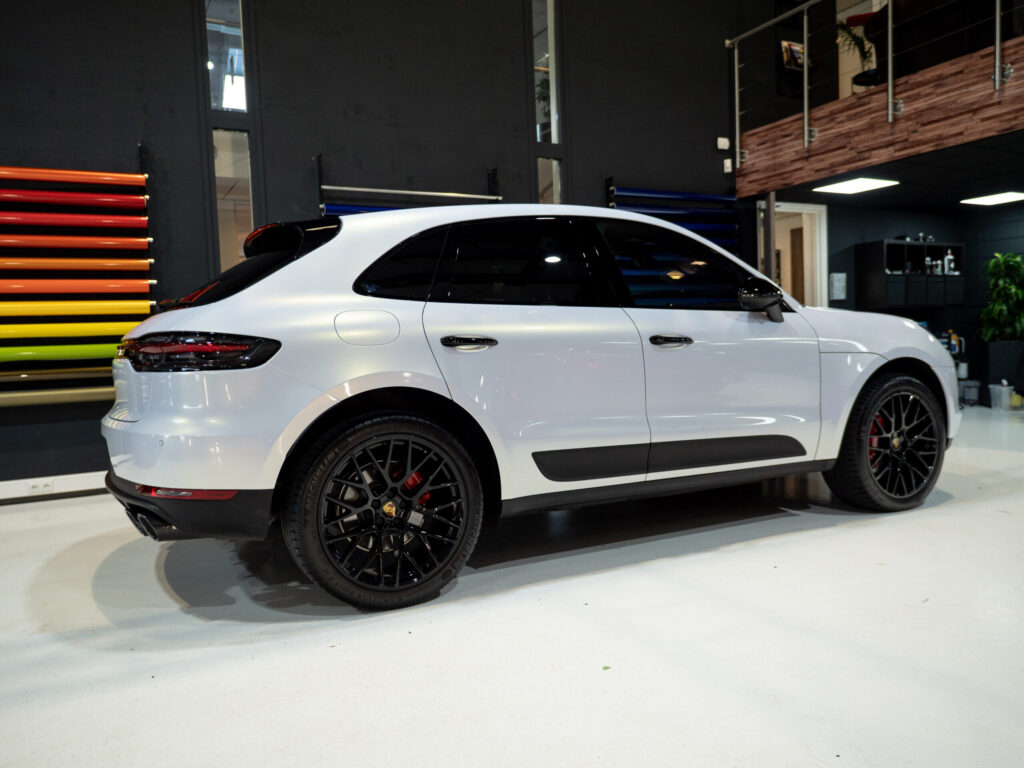 Porsche Macan Pearl Gold White