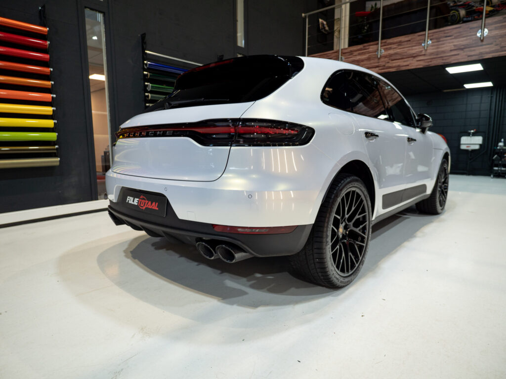 Porsche Macan Pearl Gold White