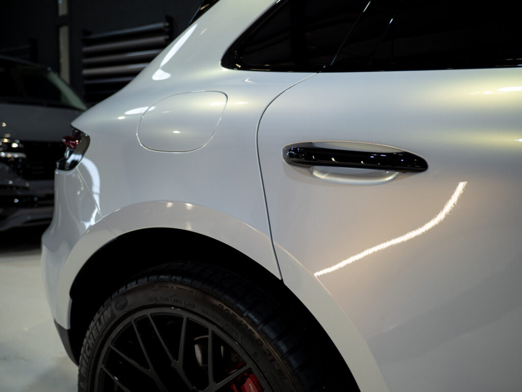 Porsche Macan Pearl Gold White