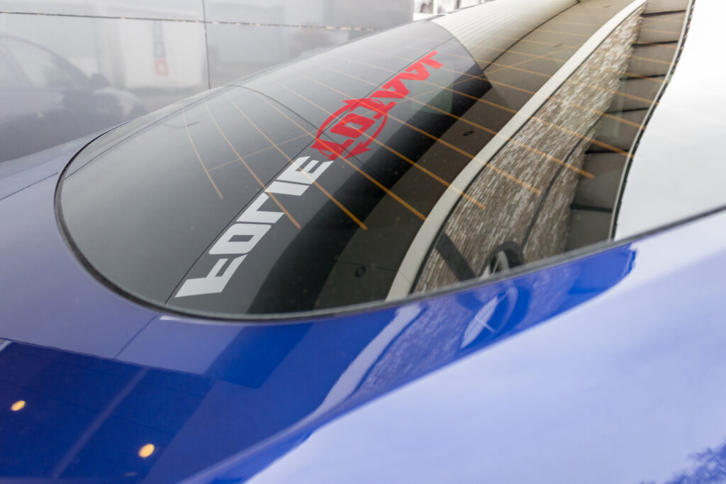 Tesla Model 3 getinte ruiten achter B-stijl