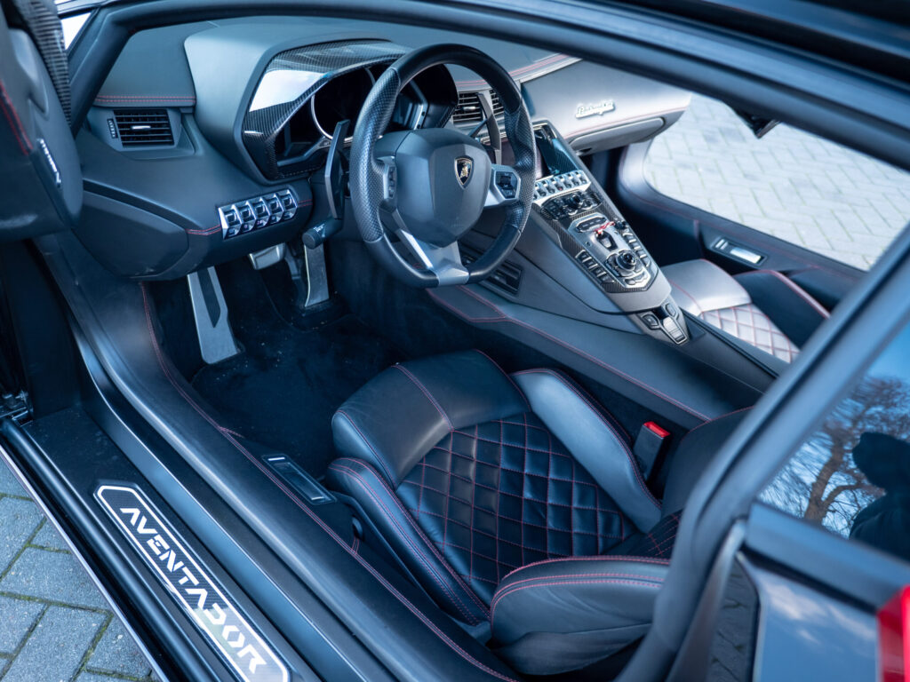 Full custom wrap Lamborghini Aventador LP700